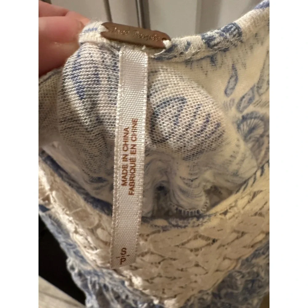 Free People‎ Blue White Floral Crochet Lace Babydoll Tank Top Small Boho Ruffle